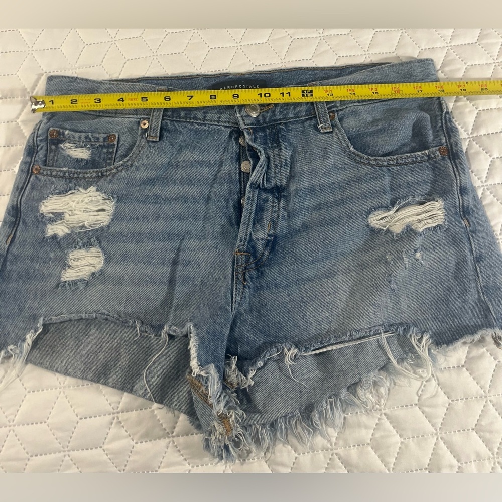 Aeropostale Boyfriend Distressed Denim Shorts Button Fly Raw Hem Size 12 - Picture 7 of 9